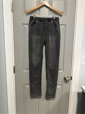 Levi's Women's Straight-Leg Jeans in Washed Black